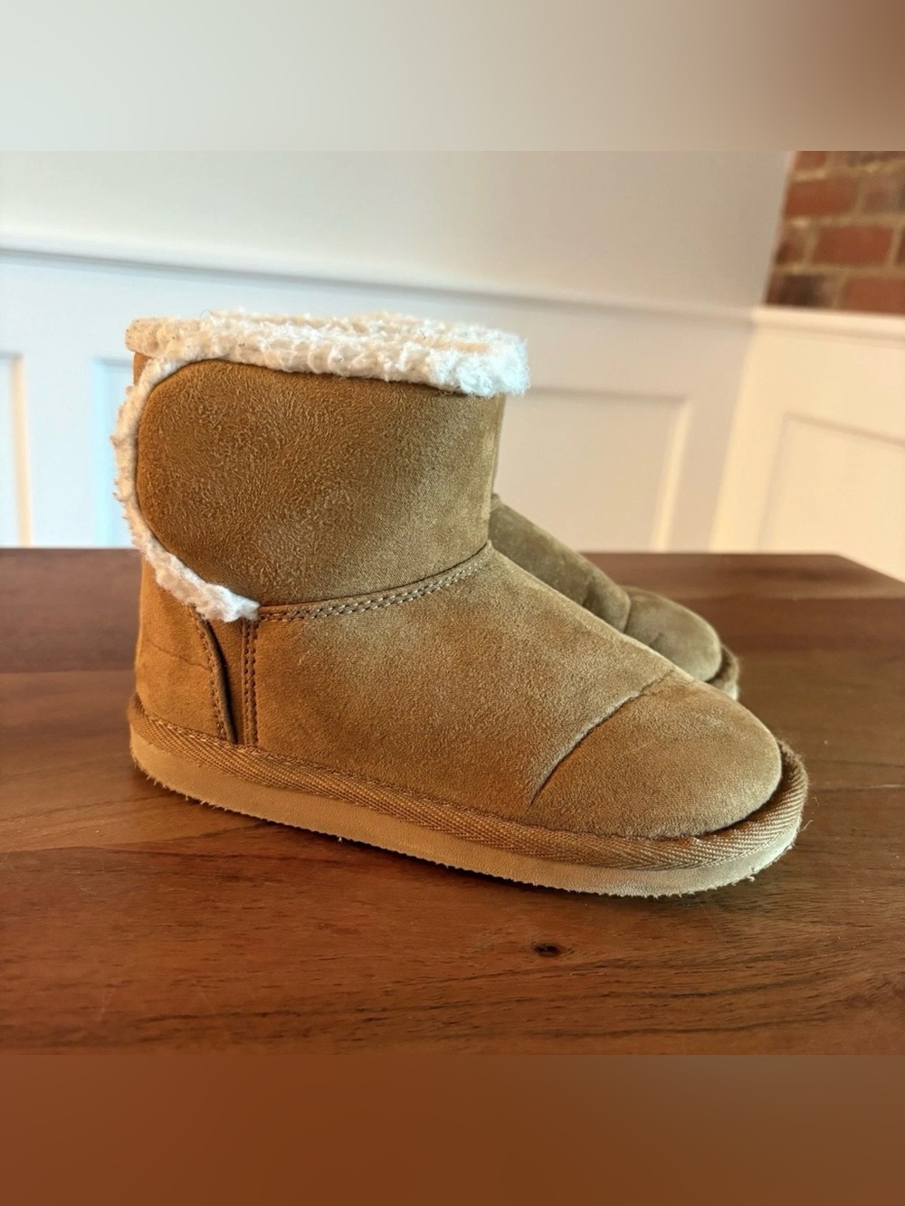 Gap Kids Tan Brown Faux Suede Sherpa Boots Fall Winter Unisex Toddler Size 11 - Picture 4 of 8